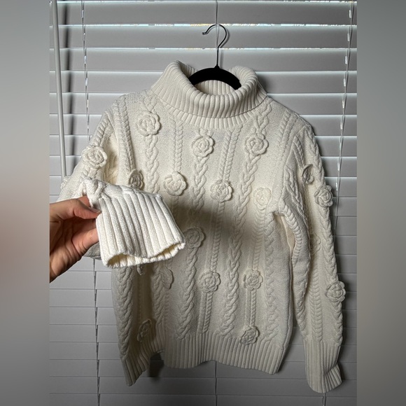Boston Proper Chenille Rosette Cable Turtleneck Sweater Size Small - Picture 3 of 9